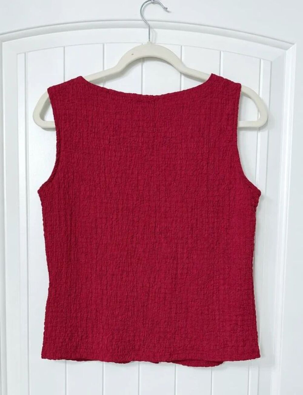 Modern Works Raspberry Red Crinkle Button Front Sleeveless Top Size S - Picture 3 of 10